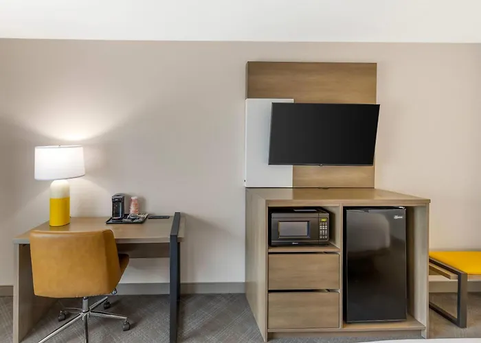 Comfort Inn & Suites Summerset - North Rapid City